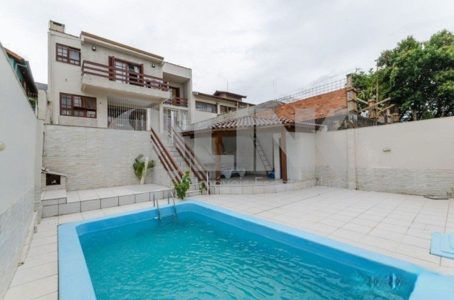 Imagem Casa com 4 Quartos à Venda, 245 m² em Jardim Itu - Porto Alegre Imagem Casa com 4 Quartos à Venda, 245 m² em Jardim Itu - Porto Alegre