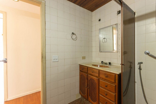 Imagem Imóvel com 2 Quartos à Venda, 120 m² em Copacabana - Rio De Janeiro Imagem Imóvel com 2 Quartos à Venda, 120 m² em Copacabana - Rio De Janeiro