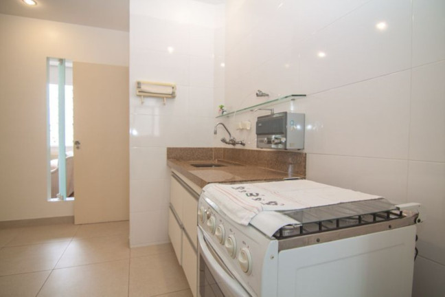 Imagem Imóvel com 2 Quartos à Venda, 71 m² em Copacabana - Rio De Janeiro Imagem Imóvel com 2 Quartos à Venda, 71 m² em Copacabana - Rio De Janeiro