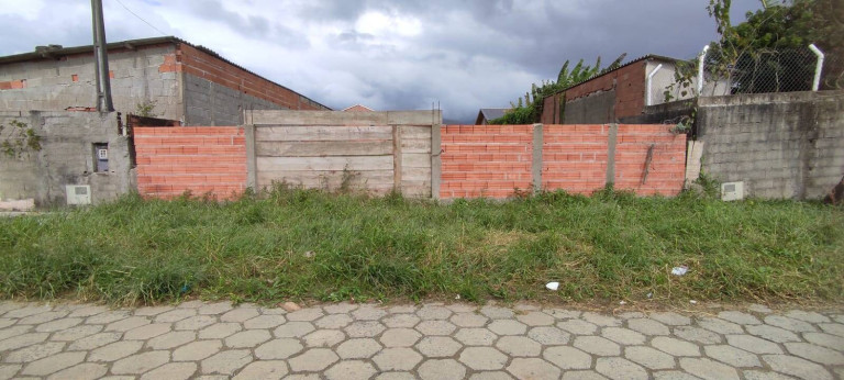 Terreno à Venda, 300 m² em São João Batista  - Peruíbe