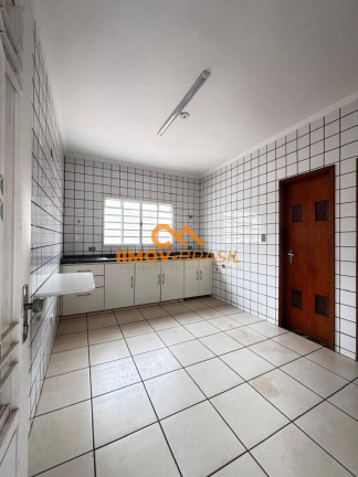 Sobrado com 3 Quartos para Alugar, 250 m² em Caranda Bosque - Campo Grande