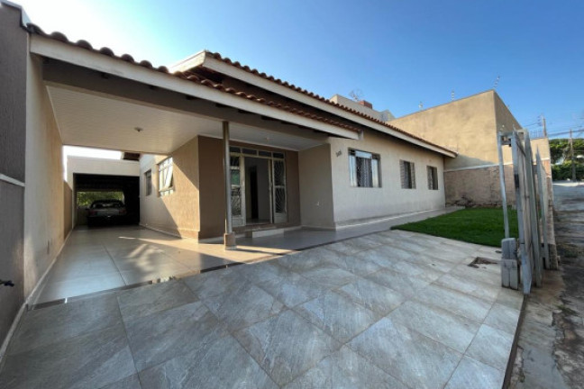 Casa à Venda, 390 m² em Jardim Tamoio - Umuarama