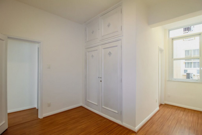 Imagem Imóvel com 3 Quartos à Venda, 126 m² em Copacabana - Rio De Janeiro Imagem Imóvel com 3 Quartos à Venda, 126 m² em Copacabana - Rio De Janeiro