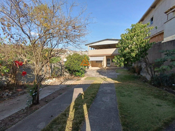Imagem Casa com 3 Quartos para Alugar, 385 m²