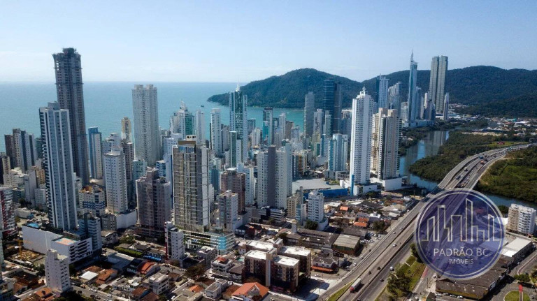 Imagem Apartamento com 4 Quartos à Venda, 140 m² em Centro - Balneário Camboriú Imagem Apartamento com 4 Quartos à Venda, 140 m² em Centro - Balneário Camboriú