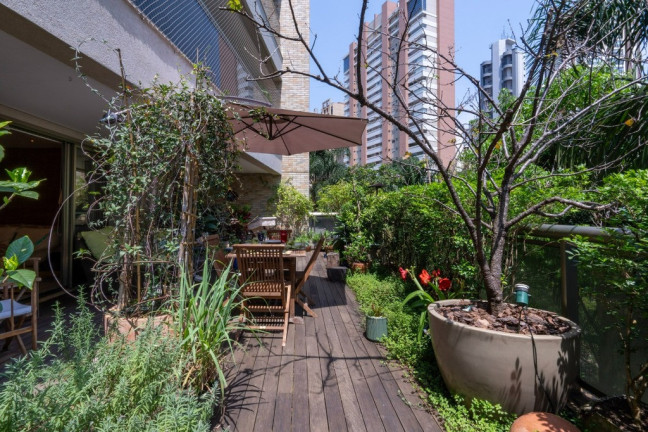 Apartamento com 3 Quartos à Venda, 250 m² em Vila Suzana - São Paulo