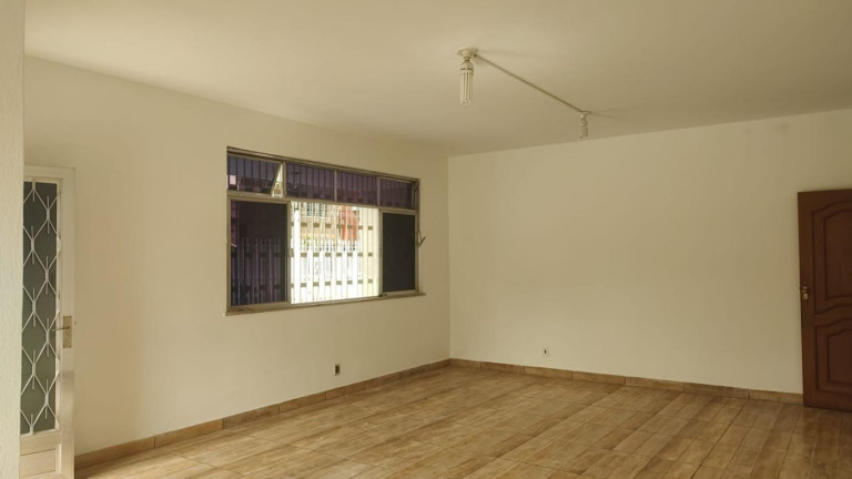 Imagem Casa com 5 Quartos à Venda, 375 m² em Campo Grande - Rio De Janeiro Imagem Casa com 5 Quartos à Venda, 375 m² em Campo Grande - Rio De Janeiro