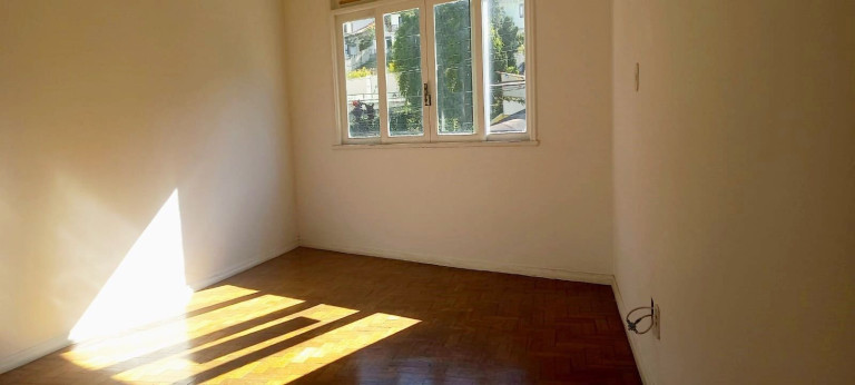 Imagem Imóvel com 2 Quartos à Venda, 75 m² em Várzea - Teresópolis Imagem Imóvel com 2 Quartos à Venda, 75 m² em Várzea - Teresópolis