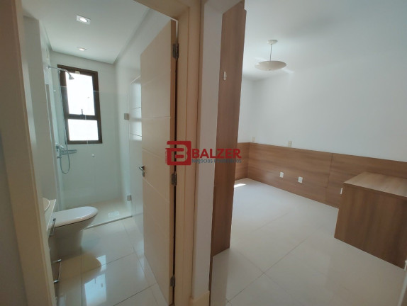 Imagem Apartamento com 3 Quartos à Venda, 237 m² em Centro - Florianópolis Imagem Apartamento com 3 Quartos à Venda, 237 m² em Centro - Florianópolis