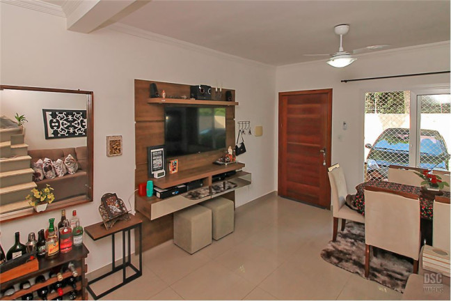 Imagem Casa com 3 Quartos à Venda, em Hípica - Porto Alegre Imagem Casa com 3 Quartos à Venda, em Hípica - Porto Alegre