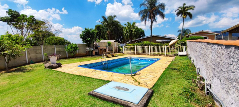 Casa com 4 Quartos à Venda, 970 m² em Jardim Centenário - Atibaia