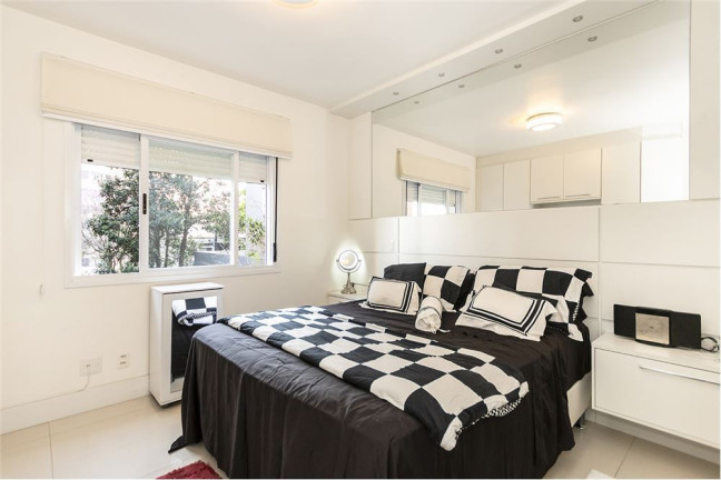 Imagem Imóvel com 2 Quartos à Venda, em Petrópolis - Porto Alegre Imagem Imóvel com 2 Quartos à Venda, em Petrópolis - Porto Alegre