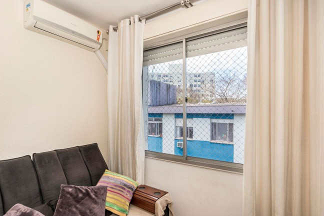 Imagem Imóvel com 2 Quartos à Venda, 47 m² em Cristal - Porto Alegre Imagem Imóvel com 2 Quartos à Venda, 47 m² em Cristal - Porto Alegre