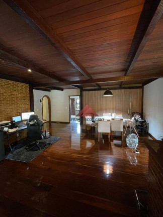 Imagem Casa com 4 Quartos à Venda, 305 m² em Pendotiba - Niterói Imagem Casa com 4 Quartos à Venda, 305 m² em Pendotiba - Niterói