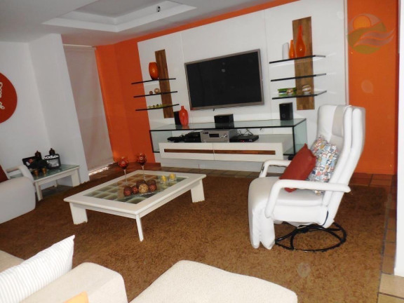 Imagem Casa com 5 Quartos à Venda, 300 m²