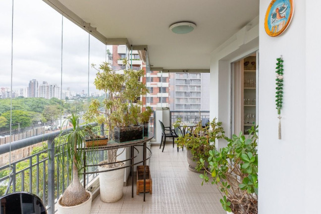 Imagem Apartamento com 3 Quartos à Venda, 257 m² em Moema - São Paulo