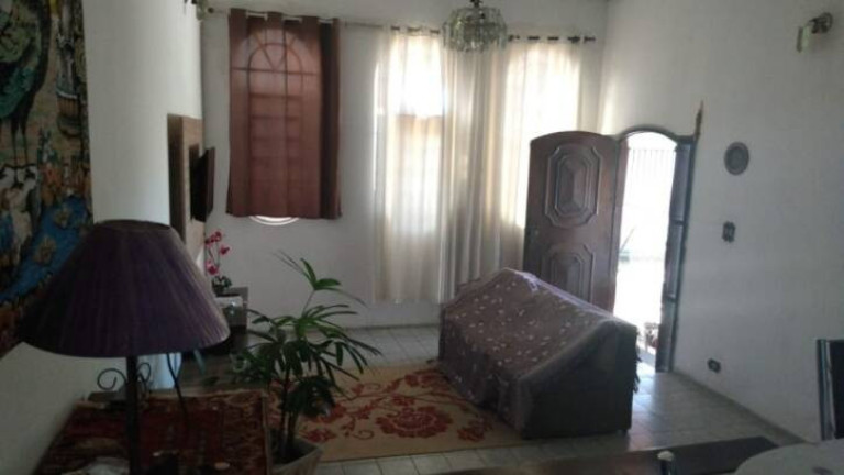 Casa com 4 Quartos à Venda, 270 m² em Parque São Jorge - Taubaté