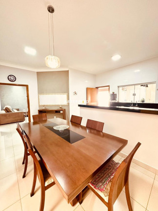 Imagem Casa com 3 Quartos à Venda, 200 m²