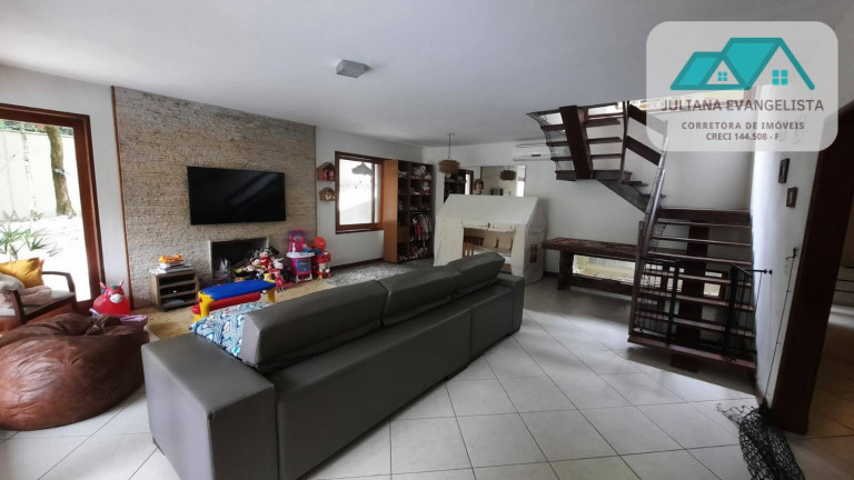 Imagem Casa com 4 Quartos à Venda, 750 m² em Park Imperial - Caraguatatuba Imagem Casa com 4 Quartos à Venda, 750 m² em Park Imperial - Caraguatatuba