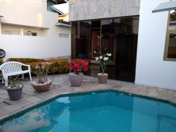 Imagem Casa de Condomínio com 4 Quartos à Venda, 366 m²