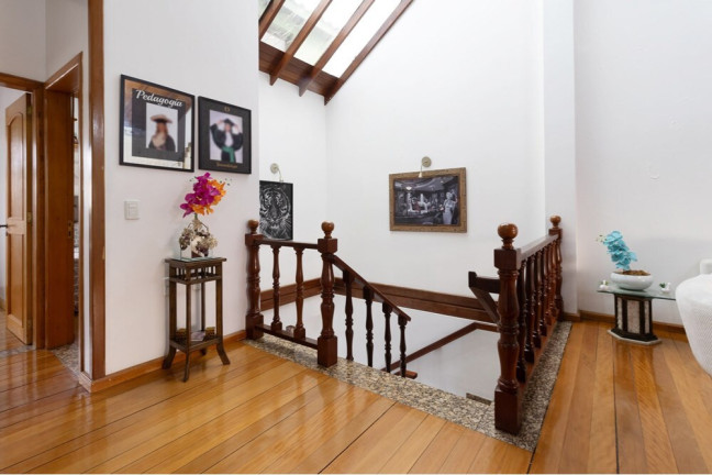 Imagem Casa com 3 Quartos à Venda, 190 m² em Rubem Berta - Porto Alegre