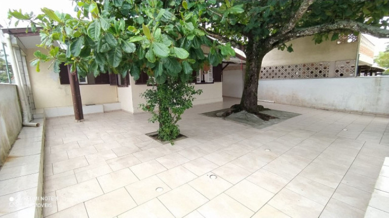 Imagem Casa com 5 Quartos para Temporada, 110 m² em Barra Do Saí - Itapoá Imagem Casa com 5 Quartos para Temporada, 110 m² em Barra Do Saí - Itapoá