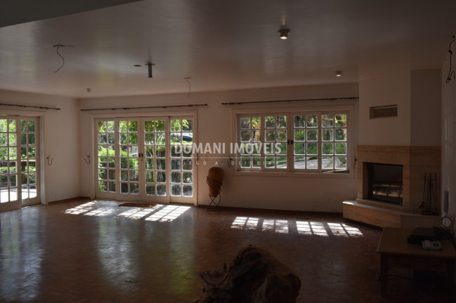Imagem Casa com 3 Quartos à Venda, 400 m² em Região De Descansópolis - Campos Do Jordão Imagem Casa com 3 Quartos à Venda, 400 m² em Região De Descansópolis - Campos Do Jordão