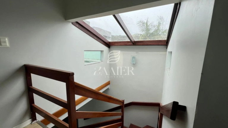 Imagem Sobrado com 5 Quartos à Venda, 270 m² em Bom Retiro - Joinville Imagem Sobrado com 5 Quartos à Venda, 270 m² em Bom Retiro - Joinville