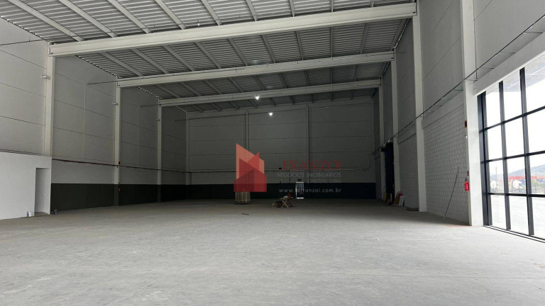 Galpão para Alugar, 1.700 m² em Salseiros - Itajaí
