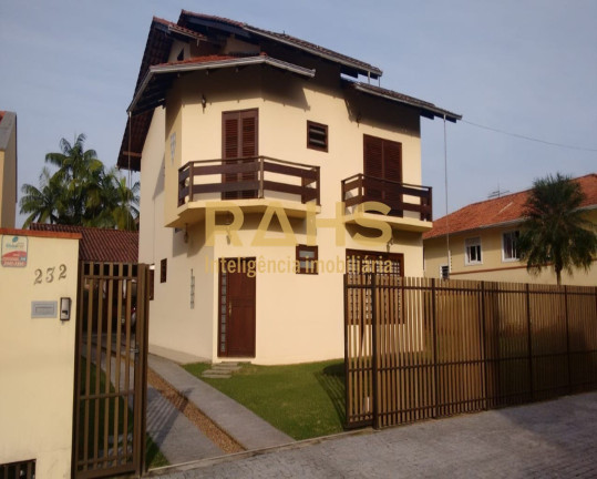 Imagem Casa com 4 Quartos à Venda, 261 m² em América - Joinville Imagem Casa com 4 Quartos à Venda, 261 m² em América - Joinville