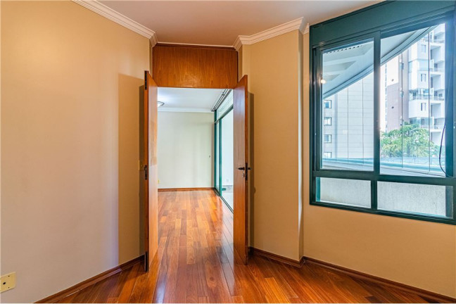 Imagem Imóvel com 4 Quartos à Venda, em Moema - São Paulo Imagem Imóvel com 4 Quartos à Venda, em Moema - São Paulo