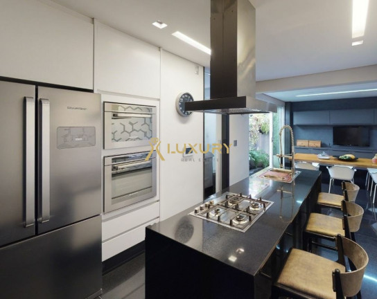 Imagem Imóvel com 4 Quartos à Venda, 246 m² em Santo Antônio - Belo Horizonte