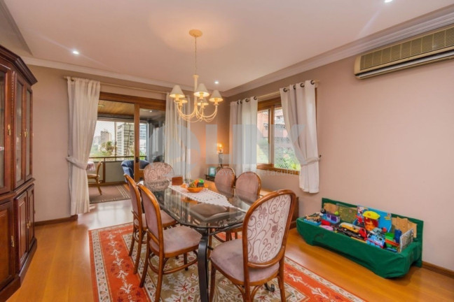 Imagem Imóvel com 3 Quartos à Venda, 383 m² em Auxiliadora - Porto Alegre Imagem Imóvel com 3 Quartos à Venda, 383 m² em Auxiliadora - Porto Alegre