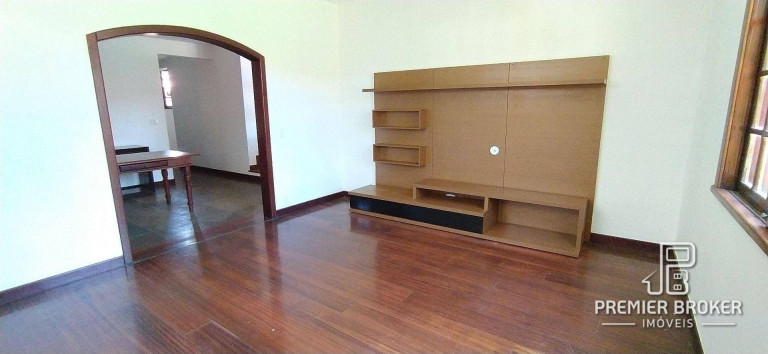 Imagem Casa com 4 Quartos à Venda, 350 m² em Comary - Teresópolis