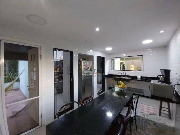 Imagem Casa com 6 Quartos à Venda, 300 m² em Piratininga - Niterói Imagem Casa com 6 Quartos à Venda, 300 m² em Piratininga - Niterói