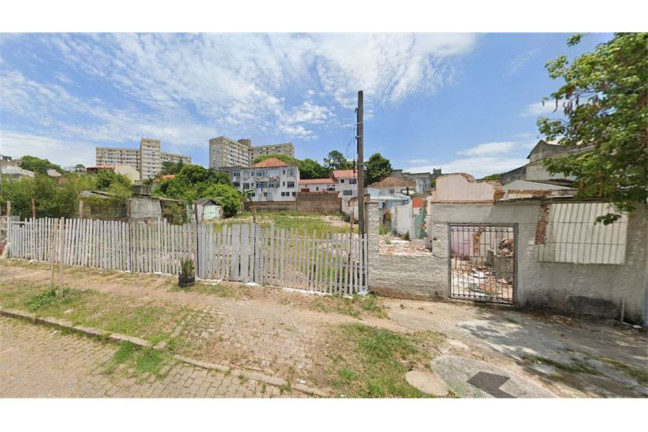 Imagem Terreno à Venda, 1.317 m² em Santo Antônio - Porto Alegre Imagem Terreno à Venda, 1.317 m² em Santo Antônio - Porto Alegre
