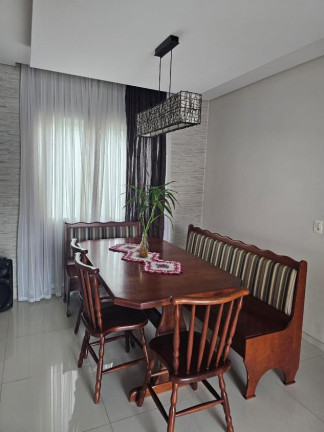 Imagem Sobrado com 3 Quartos à Venda, 340 m² em Iririú - Joinville