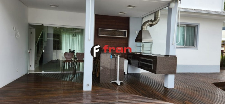Imagem Casa com 4 Quartos à Venda, 400 m² em Córrego Grande - Florianópolis Imagem Casa com 4 Quartos à Venda, 400 m² em Córrego Grande - Florianópolis