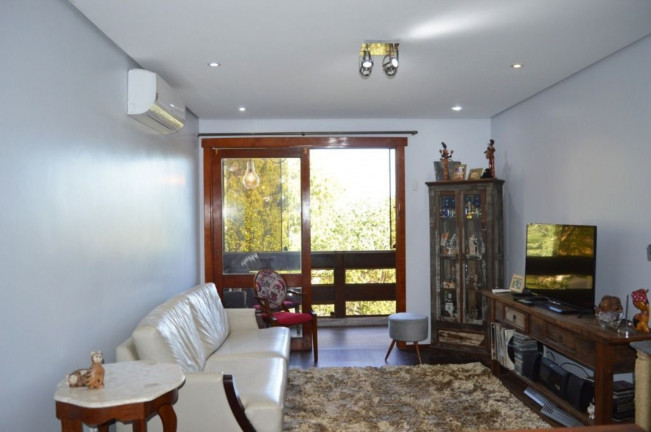 Imagem Imóvel com 3 Quartos à Venda, 98 m² em Cristal - Porto Alegre Imagem Imóvel com 3 Quartos à Venda, 98 m² em Cristal - Porto Alegre
