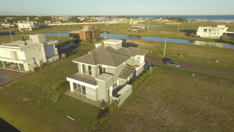 Imagem Apartamento com 3 Quartos à Venda, 126 m² em Navegantes - Capão Da Canoa Imagem Apartamento com 3 Quartos à Venda, 126 m² em Navegantes - Capão Da Canoa