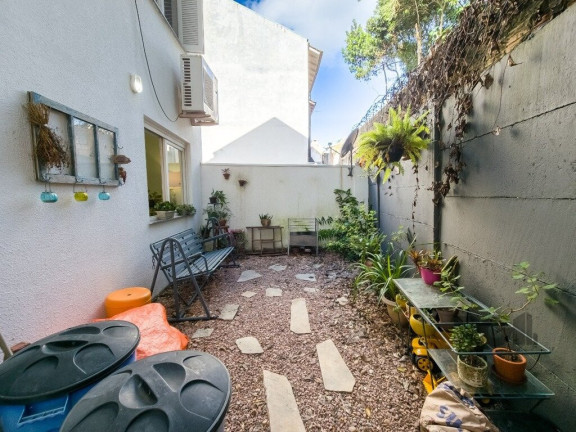 Imagem Casa com 4 Quartos à Venda, em Vila Nova - Porto Alegre Imagem Casa com 4 Quartos à Venda, em Vila Nova - Porto Alegre
