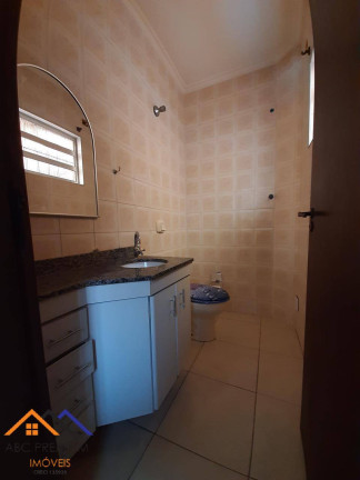 Imagem Sobrado com 3 Quartos à Venda, em Vila Scarpelli - Santo André Imagem Sobrado com 3 Quartos à Venda, em Vila Scarpelli - Santo André