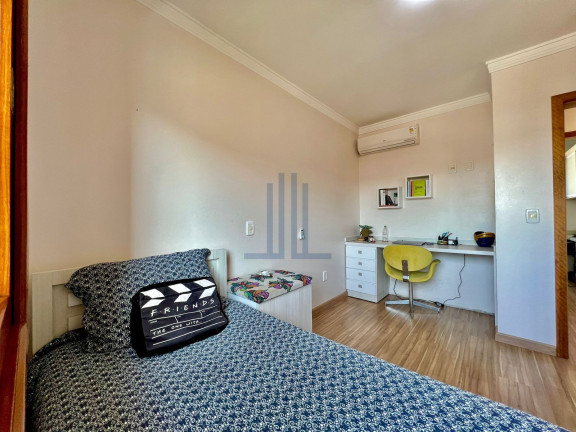 Imagem Casa com 3 Quartos à Venda, 156 m² em Tomazetti - Santa Maria