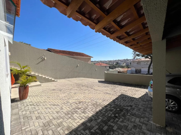 Imagem Casa com 3 Quartos à Venda, 250 m² em Uvaranas - Ponta Grossa