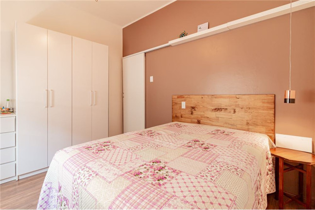 Imagem Casa com 3 Quartos à Venda, em Petrópolis - Porto Alegre Imagem Casa com 3 Quartos à Venda, em Petrópolis - Porto Alegre
