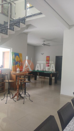 Imagem Casa com 3 Quartos à Venda, 1.000 m² em Granja Viana Ii - Cotia Imagem Casa com 3 Quartos à Venda, 1.000 m² em Granja Viana Ii - Cotia