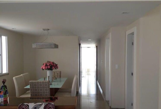 Imagem Casa com 5 Quartos à Venda, 206 m² em Feira De Santana Imagem Casa com 5 Quartos à Venda, 206 m² em Feira De Santana
