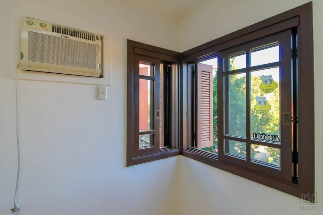 Imagem Casa de Condomínio com 3 Quartos à Venda, 266 m² em Ipanema - Porto Alegre