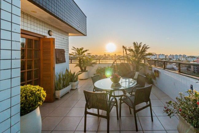 Imagem Imóvel com 3 Quartos à Venda, 278 m² em Jardim Itu - Porto Alegre Imagem Imóvel com 3 Quartos à Venda, 278 m² em Jardim Itu - Porto Alegre