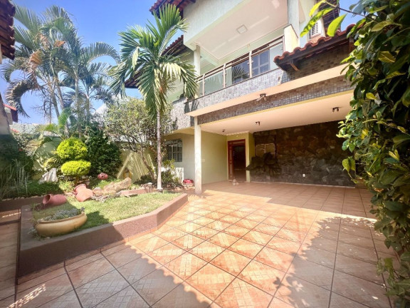 Sobrado com 4 Quartos à Venda, 330 m² em Jardim América - Goiânia